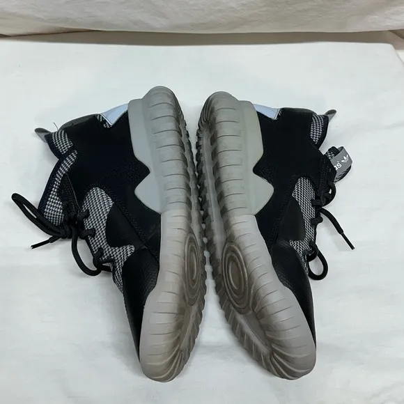 Men’s Adidas Gray and Black Tubular x High Cut Tennis Shoes Size 9