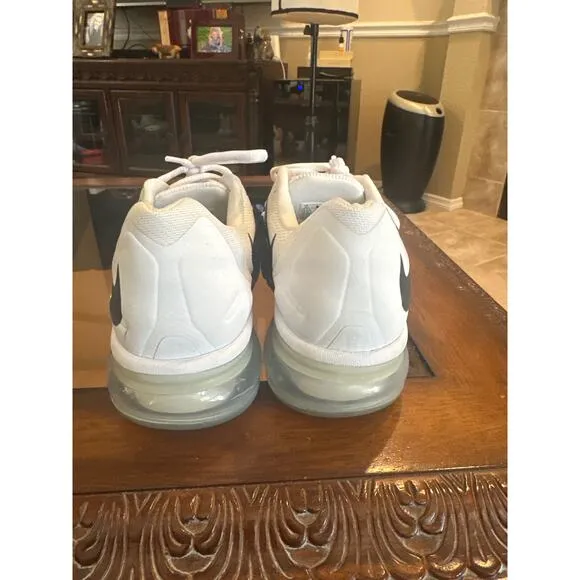 Men’s Nike AirMax 2015.Athletic Shoe. Size 9