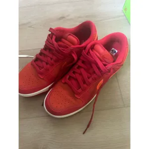 Men's Nike Dunk Low ATL Shoes Size 9 Red/Orange