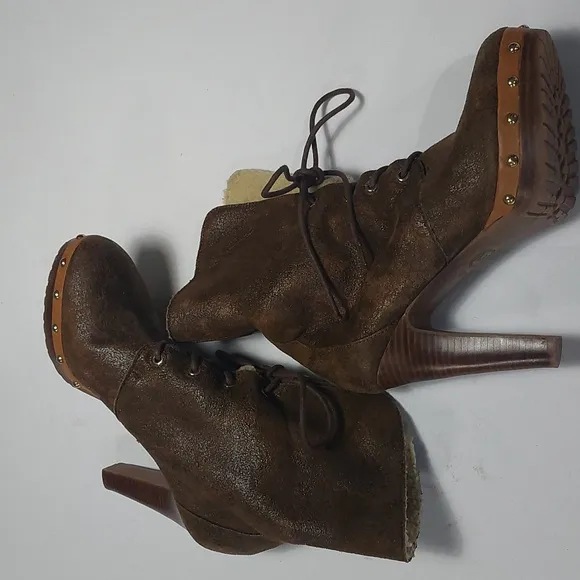 MICHAEL KORS Sheepskin Studded Lace-up Ankle Boots Size 8M.