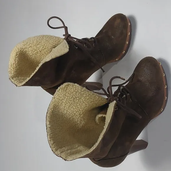 MICHAEL KORS Sheepskin Studded Lace-up Ankle Boots Size 8M.