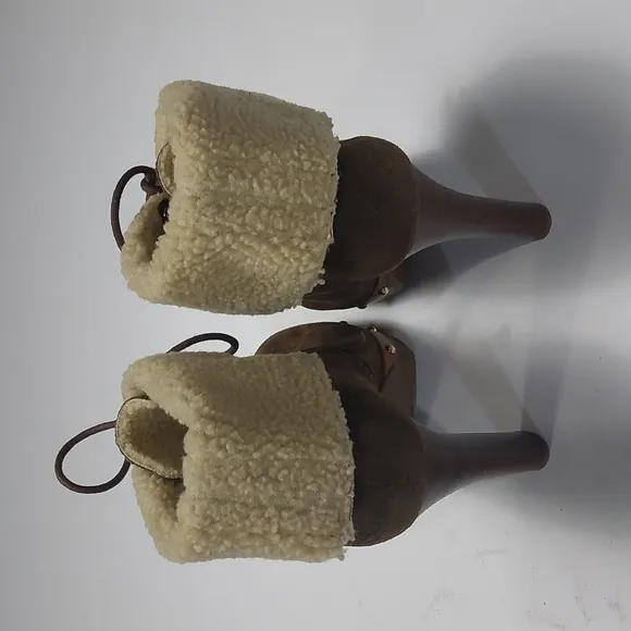 MICHAEL KORS Sheepskin Studded Lace-up Ankle Boots Size 8M.