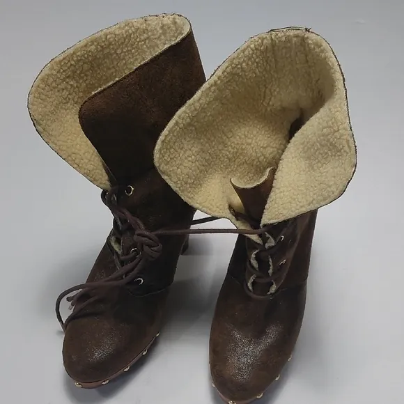 MICHAEL KORS Sheepskin Studded Lace-up Ankle Boots Size 8M.