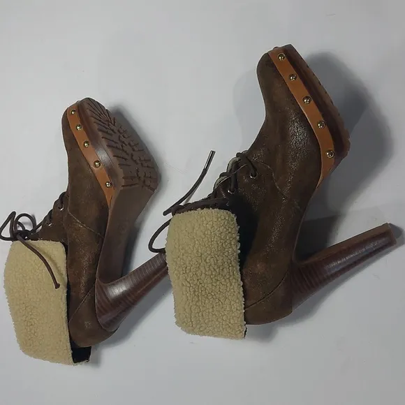 MICHAEL KORS Sheepskin Studded Lace-up Ankle Boots Size 8M.
