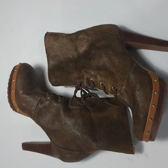 MICHAEL KORS Sheepskin Studded Lace-up Ankle Boots Size 8M.