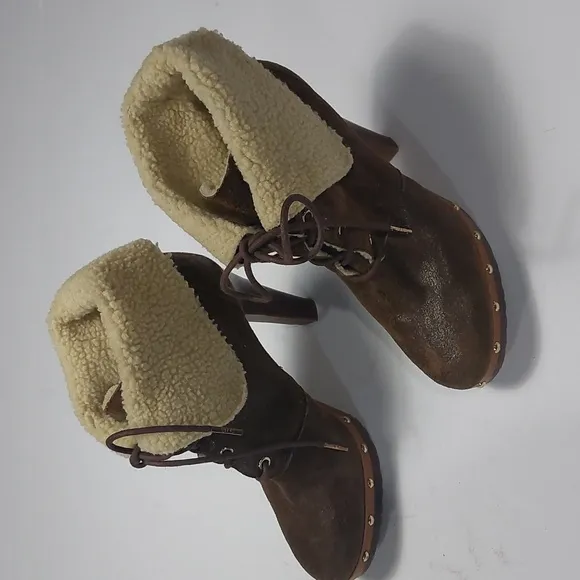 MICHAEL KORS Sheepskin Studded Lace-up Ankle Boots Size 8M.