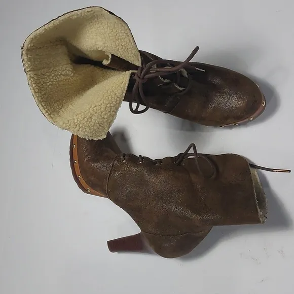 MICHAEL KORS Sheepskin Studded Lace-up Ankle Boots Size 8M.