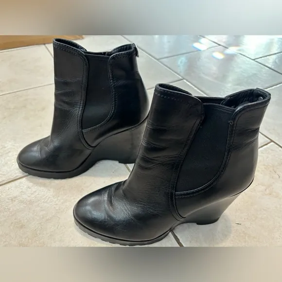 Michael Kors Thea‎ Women's Size 8M Black Leather Pull On Ankle Bootie Boots
