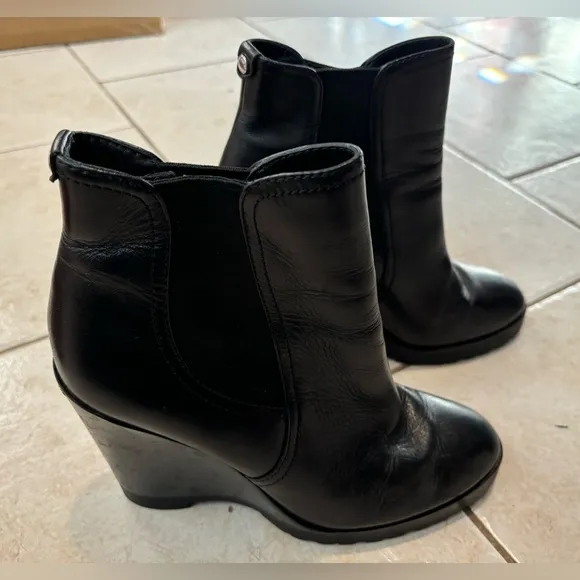 Michael Kors Thea‎ Women's Size 8M Black Leather Pull On Ankle Bootie Boots