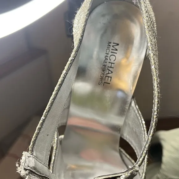Michael Kors (VGUC) Glitter Metallic Silver Berkley T-Strap size 7M sandal