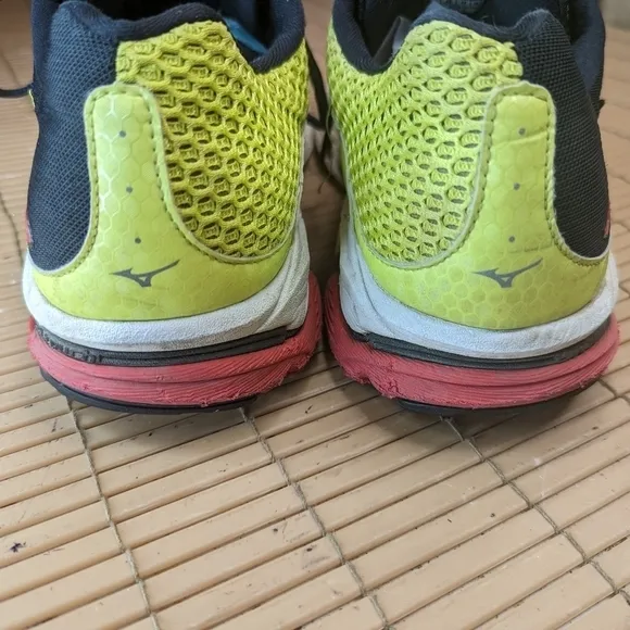 Mizuno Wave Inspire 9 Mens Running Shoes Size 12  Yellow Athletic Sneakers
