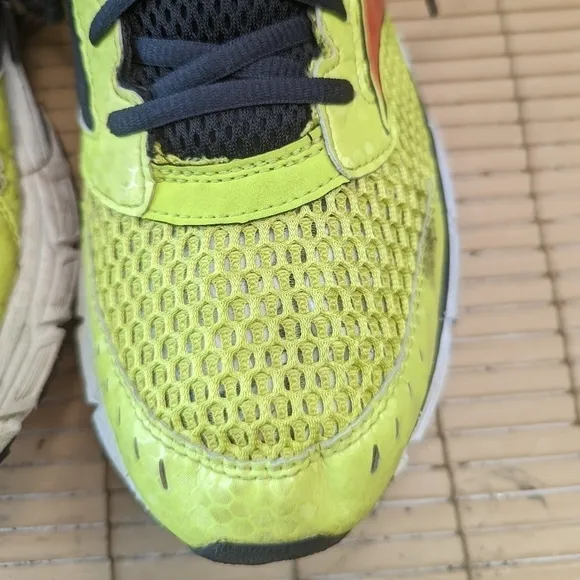 Mizuno Wave Inspire 9 Mens Running Shoes Size 12  Yellow Athletic Sneakers