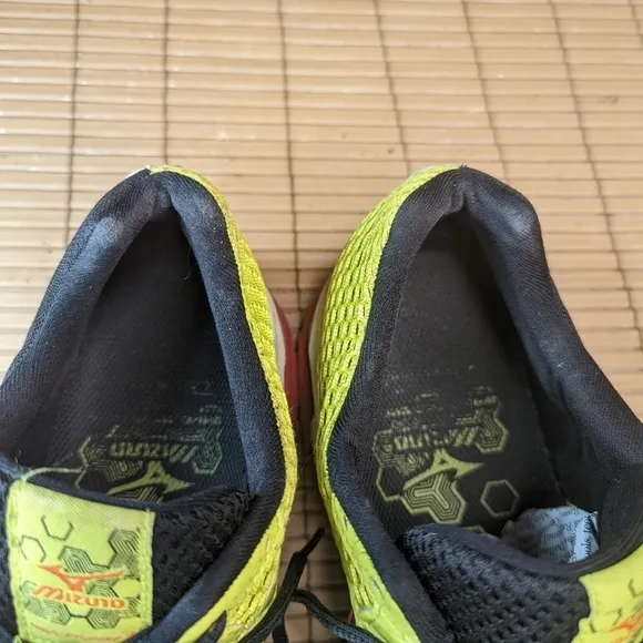 Mizuno Wave Inspire 9 Mens Running Shoes Size 12  Yellow Athletic Sneakers