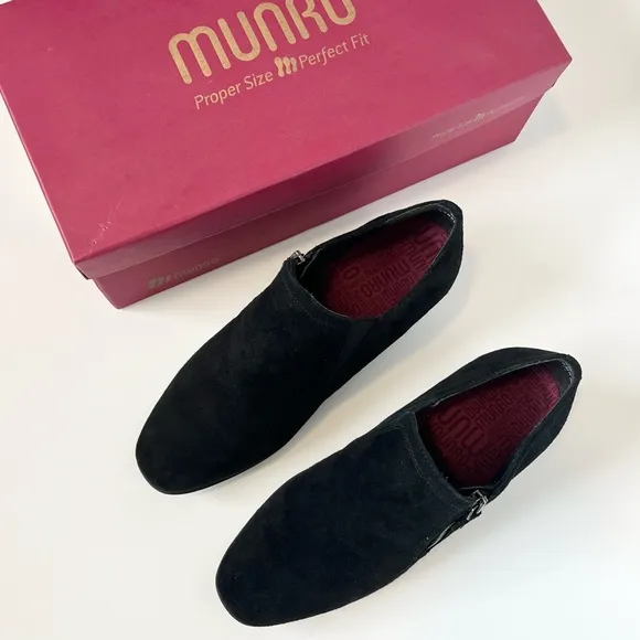 Munro Annee black suede heeled booties Low heel boots Comfort boots Size 8WW