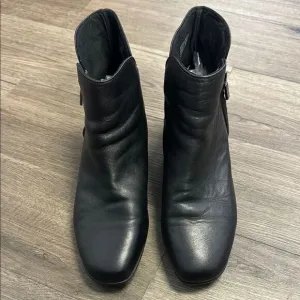 Munro Black Leather Ankle Boots Size 9