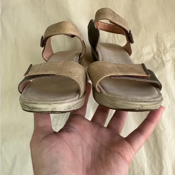 Naot Intact Sandal Women's 7.5 (38) Adjustable Leather Straps Heel Comfort Beige