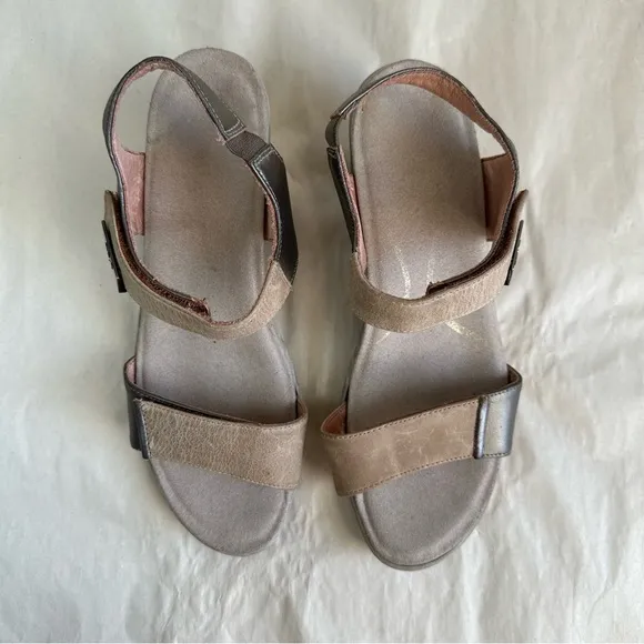 Naot Intact Sandal Women's 7.5 (38) Adjustable Leather Straps Heel Comfort Beige