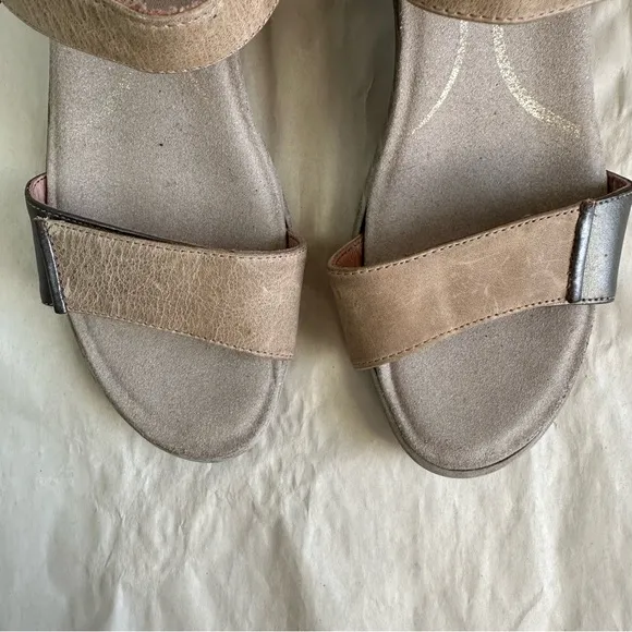 Naot Intact Sandal Women's 7.5 (38) Adjustable Leather Straps Heel Comfort Beige