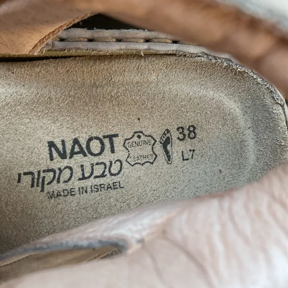 Naot verbena cutout leather sandal tan caramel 38/7,5