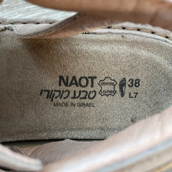 Naot verbena cutout leather sandal tan caramel 38/7,5
