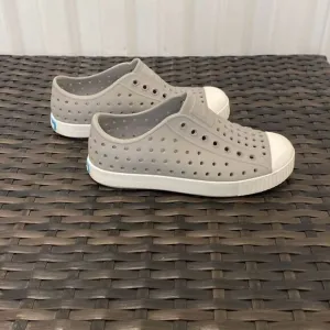 Native Jefferson kid shoes children’s size 12