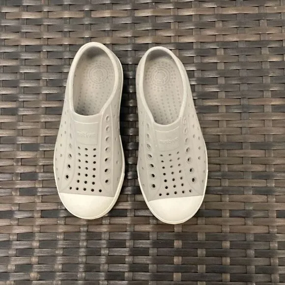 Native Jefferson kid shoes children’s size 12