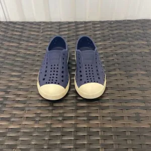 Native Jeffersons kid size 9