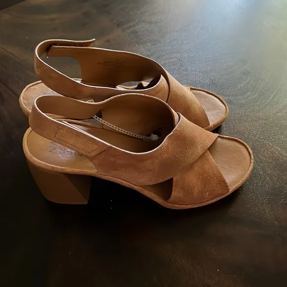NATURALIZER Genn-Leap Slingback Sandals