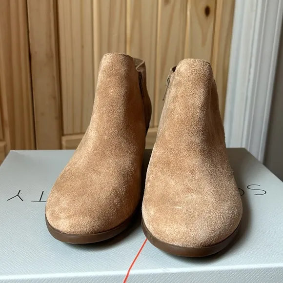 NEVER WORN G.H Bass Suede Ankle Boots Size 7 1/2