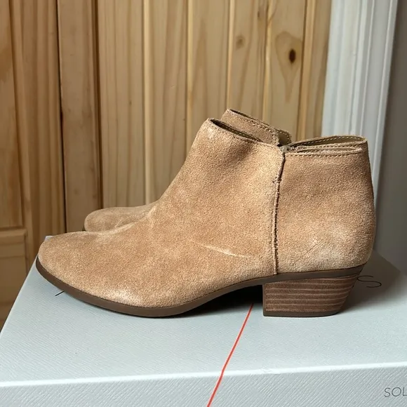 NEVER WORN G.H Bass Suede Ankle Boots Size 7 1/2