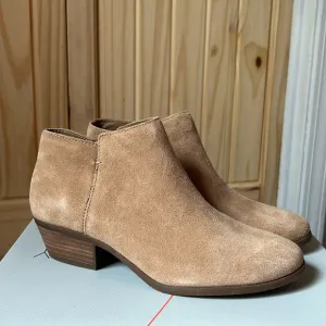 NEVER WORN G.H Bass Suede Ankle Boots Size 7 1/2