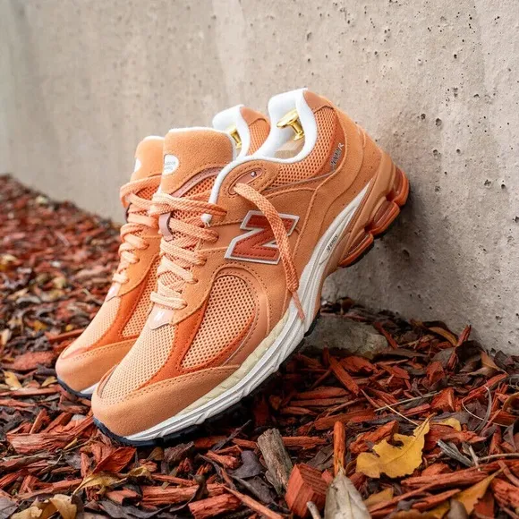 NEW BALANCE 2002R CASUAL SHOES  Men Shoes Casual（Knicks orange）
