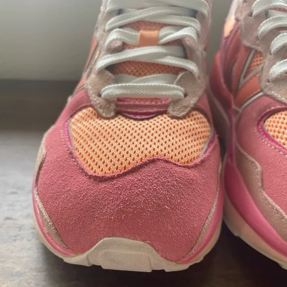 New Balance 57/40 Valentine's Day Limited Edition Sneakers Size 8.5 Womens Pink