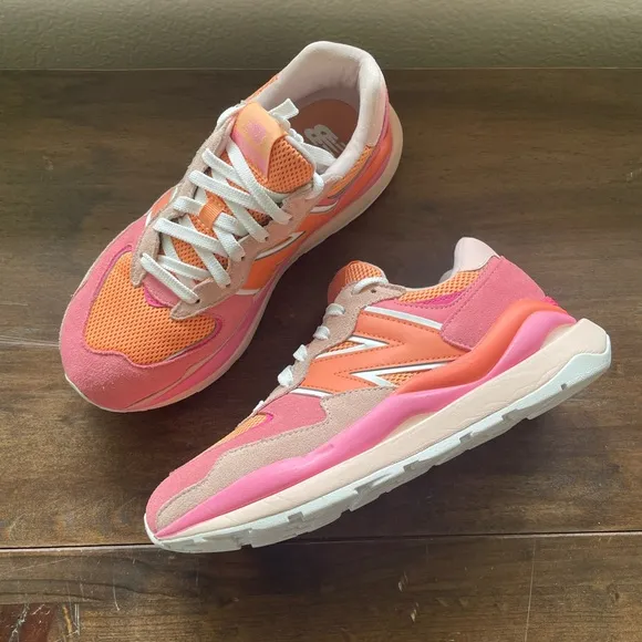 New Balance 57/40 Valentine's Day Limited Edition Sneakers Size 8.5 Womens Pink