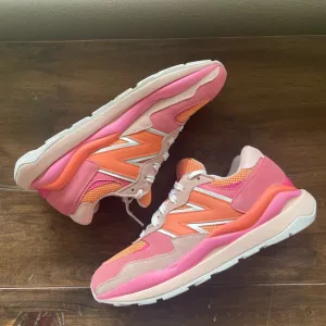New Balance 57/40 Valentine's Day Limited Edition Sneakers Size 8.5 Womens Pink