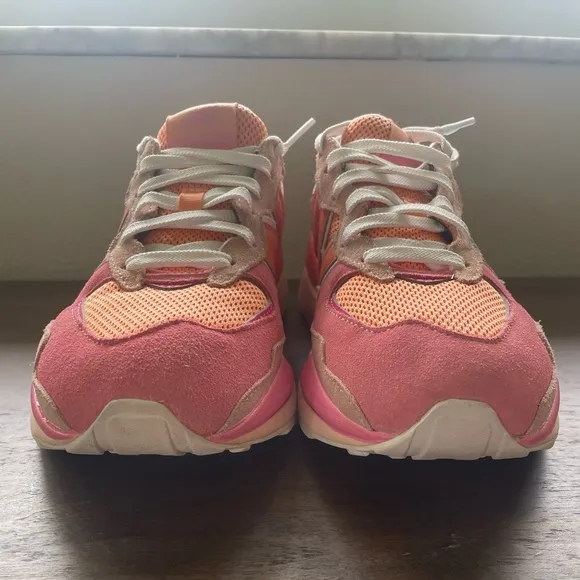 New Balance 57/40 Valentine's Day Limited Edition Sneakers Size 8.5 Womens Pink