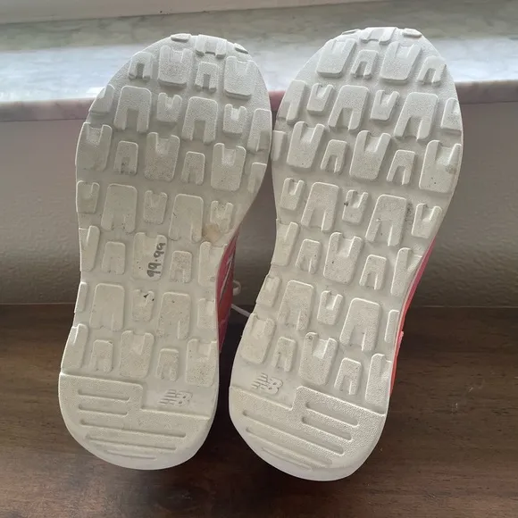 New Balance 57/40 Valentine's Day Limited Edition Sneakers Size 8.5 Womens Pink