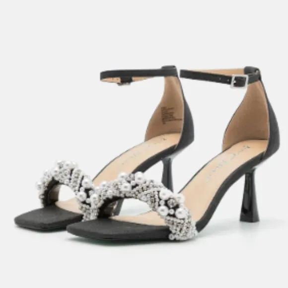 new BETSEY JOHNSON    Milo Heeled Sandals (251)