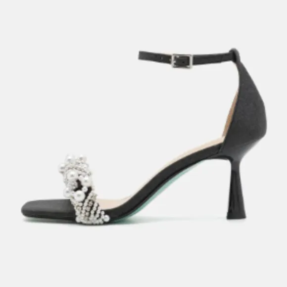 new BETSEY JOHNSON    Milo Heeled Sandals (251)
