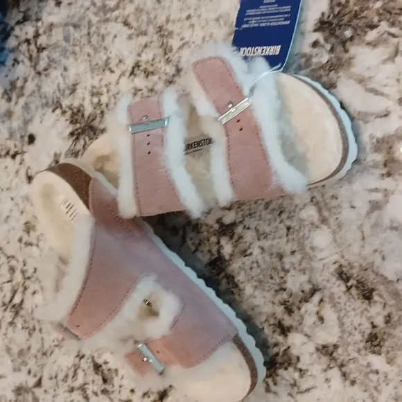 NEW Birkenstock Pink Suede Arizona Fur lined Size 36