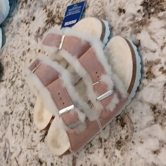 NEW Birkenstock Pink Suede Arizona Fur lined Size 36