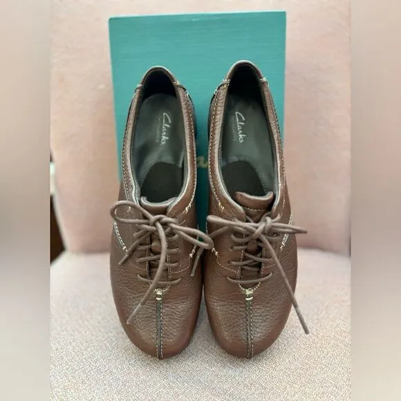 New Clarks Bendables women 8M beals redwood leather shoes