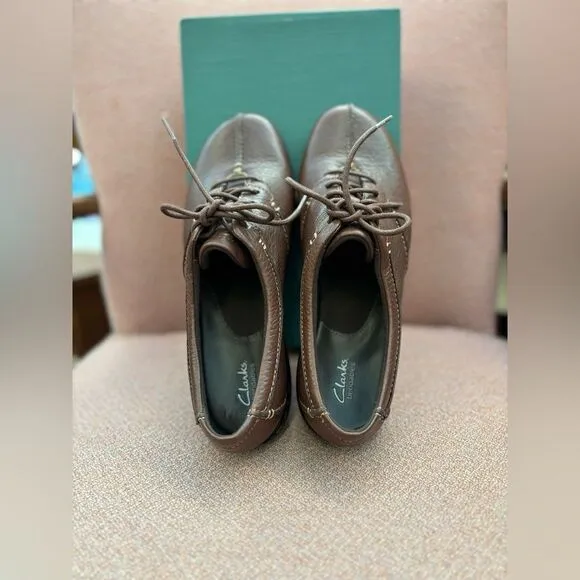 New Clarks Bendables women 8M beals redwood leather shoes