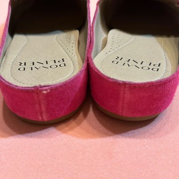 New Donald Pliner Suede Shoes. Magenta. Size 9.