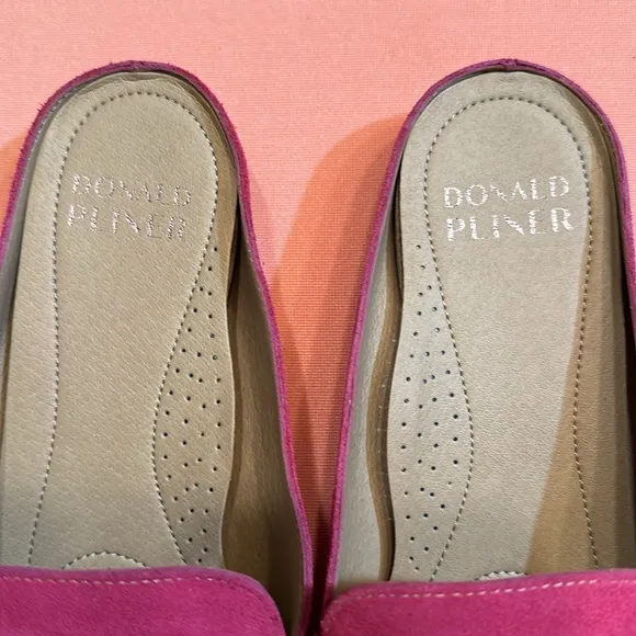 New Donald Pliner Suede Shoes. Magenta. Size 9.