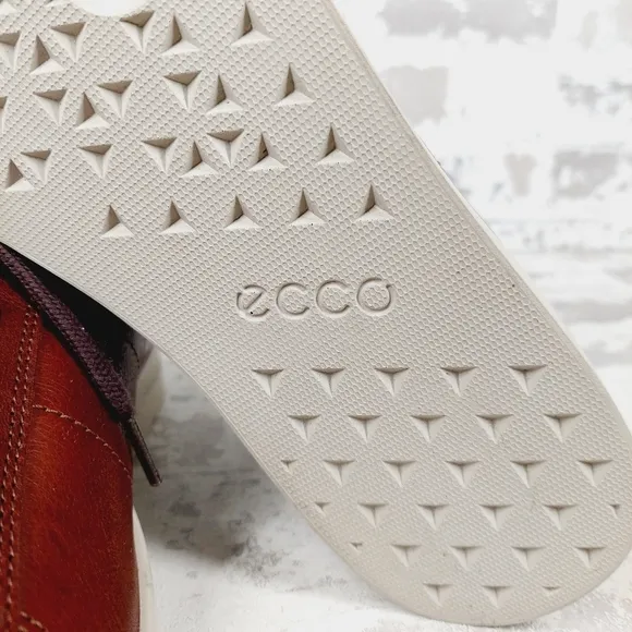 NEW ECCO Brown Leather Lace Up Round Toe Casual Trainer Sneakers V44