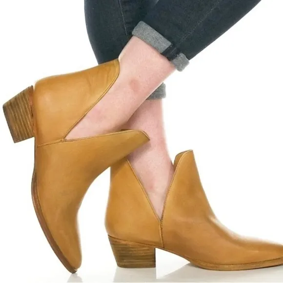 NEW Free People Charm Double V 7.5 Tan Buttery Soft Leather Western Ankle boots