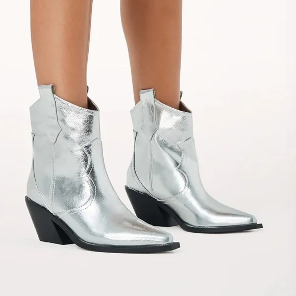 New in Box Bamboo Silver Metallic Cowgirl Ankle Boots!