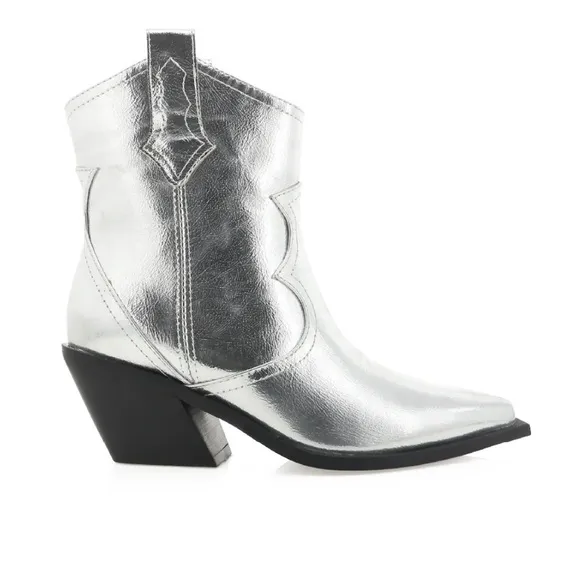 New in Box Bamboo Silver Metallic Cowgirl Ankle Boots!