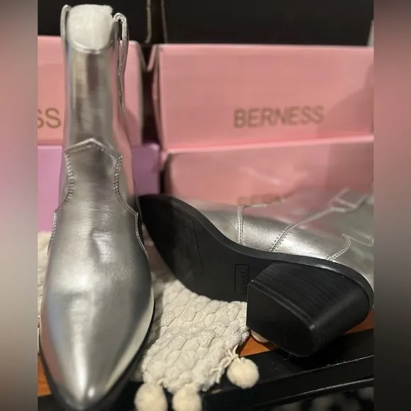New in Box Bamboo Silver Metallic Cowgirl Ankle Boots!